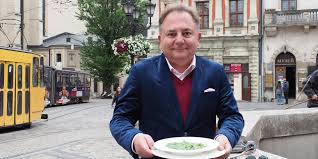 W kwestiach zawodowych krytyka kulinarnego od lat wspiera żona agnieszka, która poznała przyszłego męża na planie telewizyjnym. Nowe Odcinki Programu Maklowicz W Drodze W Food Network