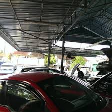 Perkhidmatan bengkel kenderaan, penyelenggaraan dan alat ganti disenaraikan sebagai aktiviti yang diberi kebenaran beroperasi sepanjang fasa pertama sekatan pergerakan penuh sehingga. Bengkel Kereta Toh Beng Hock Kg Boyan