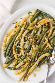 Add the yellow beans, shallots, garlic and chili flakes. Lemon Garlic Butter Green Beans And Wax Beans Skillet Recipe Eatwell101