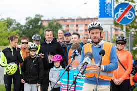 To jest bardzo dobre pytanie, niestety nie do mnie. Konrad Fijolek Obiecal Wdrozenie Pakietu Dla Rowerzystow Rzeszow Aktualnosci Resinet