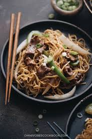 How do you make beef lo mein? Chinese Beef Chow Mein ç‰›è‚‰ç‚'é¢ Omnivore S Cookbook