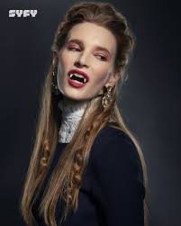 Scarlet Waters's Instagram, Twitter & Facebook