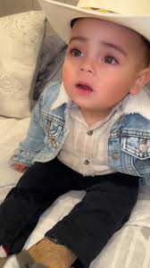 El Vaquerito Más Hermoso: Un Amor que Captura Corazones