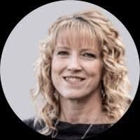 Leanne Schroeder's Instagram, Twitter & Facebook