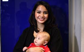 Kirana larasati mulai populer setelah membintangi sinetron azizah yang ditayangkan sctv. Kirana Larasati Antusias Lihat Perkembangan Anak Okezone Celebrity