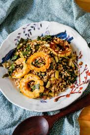 Roasted Delicata Squash Kale And Leeks With Farro A Delicious Autumnal Vegetable And Grain Sala Whole Food Recipes Delicata Squash Recipe Vegetarian Recipes