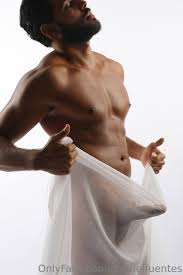 Nudes do Gabriel Fuentes vazam na web e cura depressão de milhares