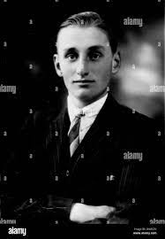 Gage Agee's Instagram, Twitter & Facebook