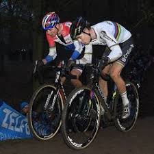 En hij trof er een ontspannen nederlander aan, die openhartig over alle aangesneden onderwerpen wilde praten. Mathieu Van Der Poel Fiets Veldrijden Rijden