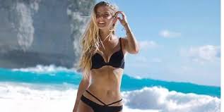 Earlier this week, schmidt shared stories on instagram where she was enjoying her time. Borussia Dortmund Alica Schmidt Wird Neuer Bvb Fitnesscoach Express De