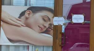 Massaggi a luci rosse nel centro benessere cinese: blitz dei carabinieri,  scatta il sequestro