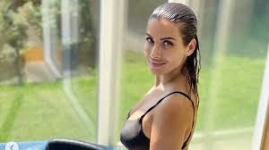 Během podzimu a zimy si ale eva decastelo (42) vymakala skvělou postavu. Eva Decastelo Odhodila Stud I Svrsky Hvezda Slunecne Se Ukazala Nahore Bez Extra Cz