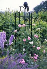 Sehr formschön wirken obelisken im garten. Rosensaulen Ranksaulen Rankobelisken Aus Metall Vom Hersteller