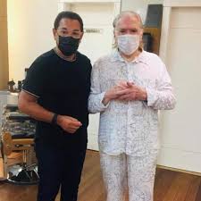 Jun 02, 2021 · início / blogs neto de silvio santos, thiago abravanel rebate fala homofóbica da tia: Em Plena Pandemia Silvio Santos E Flagrado De Pijama Em Local Improvavel