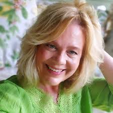 Jennifer Laine's Instagram, Twitter & Facebook