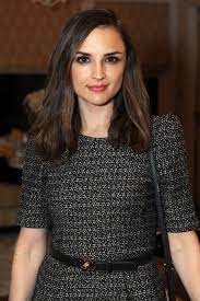Where Is Rachael Leigh Cook Today The Josie The Pussycats Star Is Doing More Than Acting Rachael Leigh Cook Rachel Leigh Cook Josie And The Pussycats