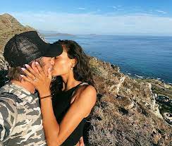 One of joel's famous exes, olivia munn, posted on his photo comment section with the 100 emoji to. Victoria S Secret Model Kelly Gale Gives Fans A Closer Look At Her Diamond Engagement Ring Aktuelle Boulevard Nachrichten Und Fotogalerien Zu Stars Sternchen