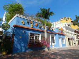 Havanna (spanisch la habana), vollständige bezeichnung villa de san cristóbal de la habana, ist die hauptstadt der republik kuba und zugleich eigenständige provinz.mit rund 2,10 millionen einwohnern und einer fläche von 728,26 km² ist sie die zweitgrößte metropole der karibik nach santo domingo. Kolumbien