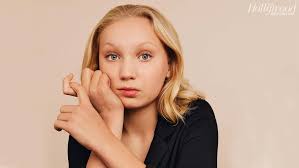 Born 10 june 2008) is a german actress. Meet Helena Zengel The 12 Year Old Breakout Starring Opposite Tom Hanks In News Of The World Hollywood Reporter