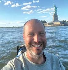 A kayak, a friend and a goal