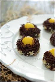 Nids Biscuites Au Cacao Chocolat Mangue Mini Dessert Gourmand Pour Feter Paques Talons Hauts Cacao Dessert Paques Mini Desserts Dessert Gourmand