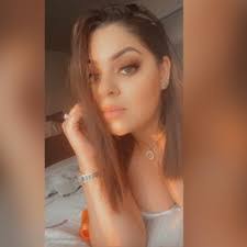 Karen Duran's Instagram, Twitter & Facebook