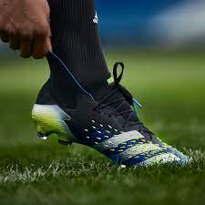For these football boots, we extended the demonskin 2.0 further across the upper for added ball control. Adidas Predator Freak 1 Fg Fussballschuh Schwarz Adidas Deutschland