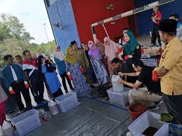 If they don't mind, they are welcome to eat the leftovers in the fridge. Pengurusan Sisa Makanan Uthm Perkenal Kaedah Takakura Home Method Kepada Pelajar Sekolah Berita Uthm