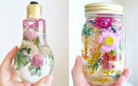 How to preserve fresh flowers mix one part of glycerol and three parts of hot water, cool the solution and fill the jar with fresh flowers, branches or green leaves. Japanese Herbarium Artist Preserves Blooming Flowers In Glass Jars Grape Japan