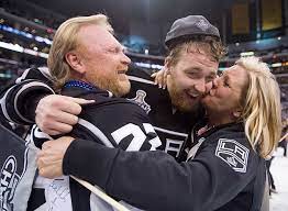 Awww Trevor Lewis Getting Hugs And Kisses Form His Parents After Winning The Stanley Cup 3 La Kings Hockey Kings Hockey La Kings