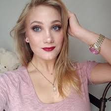 Lynn Cresswell's Instagram, Twitter & Facebook