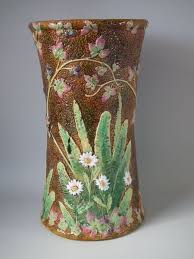 George Jones Majolica Daisy Garden Seat Victorian Circa 1870 George Jones Majolica Garden Seat Which Features Dais Majolica Pottery Majolica Colorful Pottery