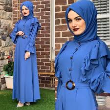 Saks mavisi parlak ve çok canlı bir renktir. Saks Mavisi Nasil Kombinlenir Icin 19 Fikir Mavi Pantolon Elbise Moda Stilleri