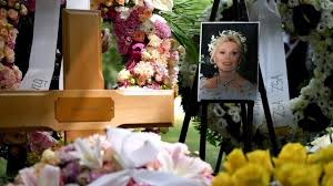 Zsa zsa was the only gabor sister to have a child. Lzdngo9u4twfqm