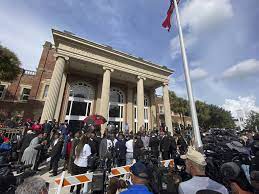 Nov 17, 2021 · bryan told police that he tried to run arbery off the road and then recorded cellphone video as mcmichael fired three shotgun blasts before arbery fell facedown in the street. N6y9idcami4mom