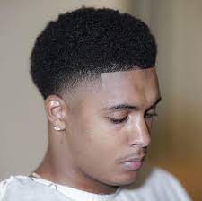 On vous presente aujourdhui une coiffure tres tendance a lapproche de lete. 1001 Idees Degrade Fondu Le Style Millimetre Cheveux Homme Coiffure Homme Noir Coiffure Homme