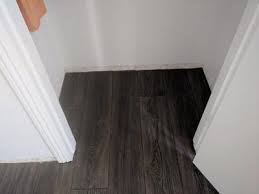 Style Selections Woodfin Oak 7 59 In W X 50 7 In L Embossed Wood Plank Laminate Flooring 26 8 Sq Ft Lowes Com Laminate Flooring Wood Planks Flooring