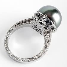 Black And White Pearl Ring Meaning Love This With A White Pearl Tahitian Pearl Ring Jewelry Black Pearl Ring