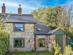 Inside stacey solomon apos s plush new essex home hot lifestyle news. Pickle Cottage In Freshwater Isle Of Wight Book Online Hoseasons