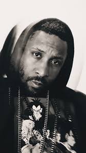 Found this photo of #ChakaKhan & my mother (Melanie McCall Burke) She use  to tour with Chaka, her and #VestaWilliams . Moms is Still one of my  favorite vocalist. Love you and