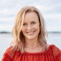 Tara Ballard's Instagram, Twitter & Facebook