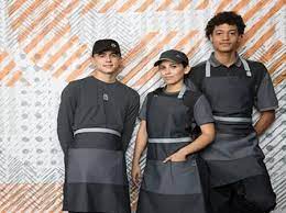 Mcdonald S Americano Troca Uniforme De Funcionarios E Vira Piada Na Web Entretenimento Bol