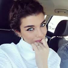 @aslihanguner saç renginin adı #love. Aslihan Guner Icin 76 Fikir Yildiz Unluler Sari Sac Kesimleri