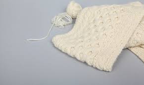 The honeycomb knitting technique is a variety of brioche stitch that produces attractive fluffy fabrics, suitable it is a reasonably simple knitting pattern, ideal for intermediate knitters if not for beginners. The Ultimate Honeycomb Stitch Knitting Guide