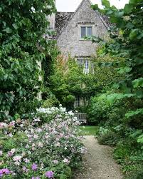 216 Likes 2 Comments Belles Decos On Instagram Garden Gardendesig Cottage Garden English Country Gardens Beautiful Gardens