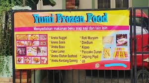 Dari tulisan sampai gambarnya bikin yang makan gorengan jadi nggak tenang. Luar Biasa Spanduk Aneka Gorengan Erlie Decor