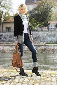 Also es ist so ich zieh meine hose an und unten ist leicht locker ganz leicht dannach wenn ich meine boots anzieh (nicht diese langen sondern diese kurzen) dann tuh ich meine hose rein und aber die hose kommt dann von da wieder nachoben und das sieht so hesskig aus und meine socken usw. Styleguide Welche Schuhe Zu Welchem Outfit Tessamino De