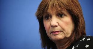 Jun 12, 2021 · la presidenta del pro, patricia bullrich, volvió a cuestionar este sábado 12 de junio al presidente alberto fernández por sus declaraciones que generaron una polémica internacional con méxico y brasil y consideró que está sobrepasado o no piensa antes de hablar. Patricia Bullrich I Once Put Together A Molotov But I Already Forgot Pledge Times