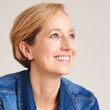 Leanne Foster's Instagram, Twitter & Facebook