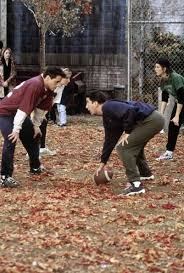 Friends dizisini 1080p, full hd olarak izle, oyuncuları, konusu ve tartışmalarıyla bilgi sahibi ol. Friends Episode Pics Season 3 Episode 9 The One With The Football Amusementphile Arkadaslar